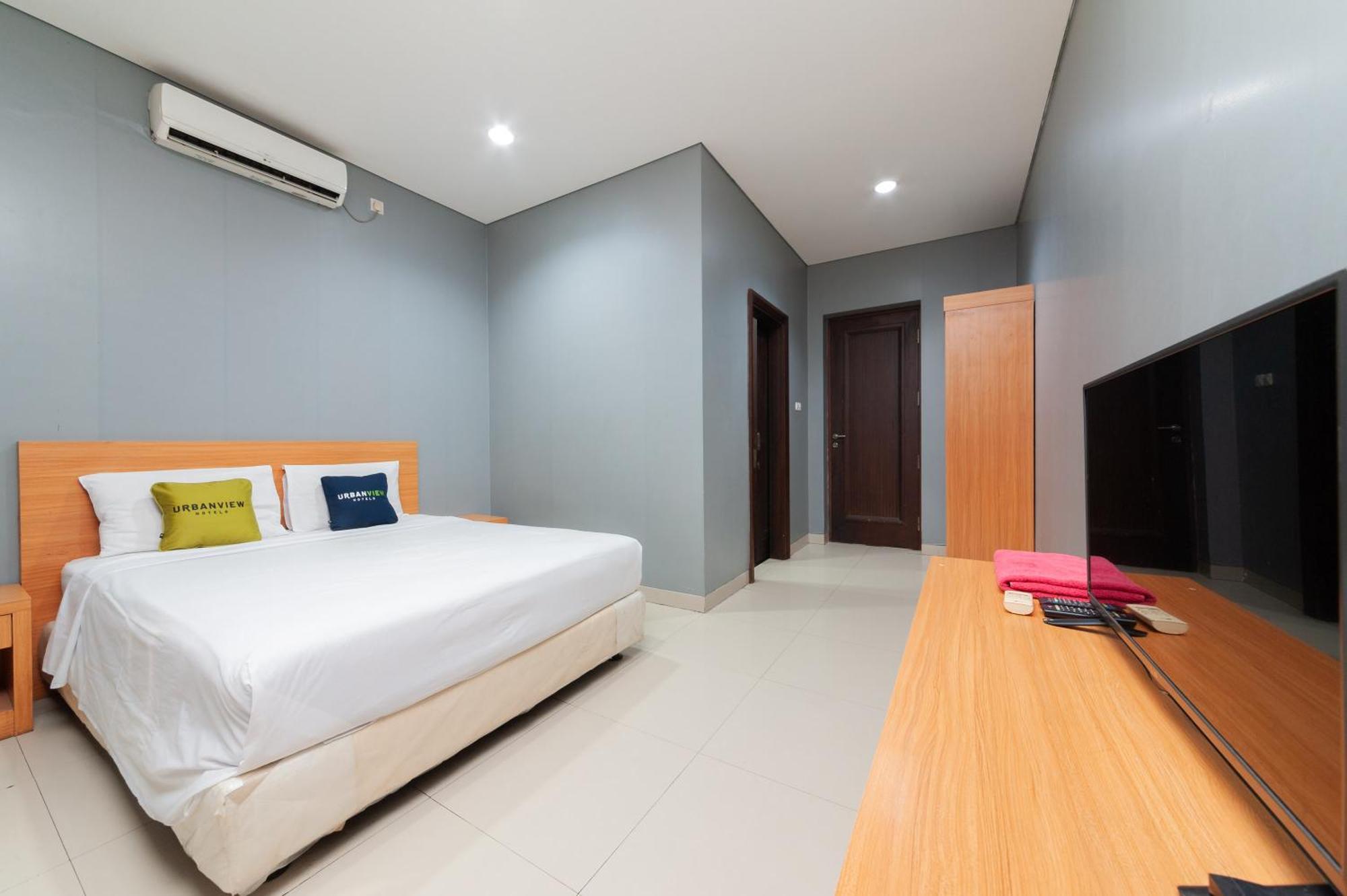 Reddoorz Plus Near Kelapa Dua Kebon Jeruk Jakarta Exterior photo