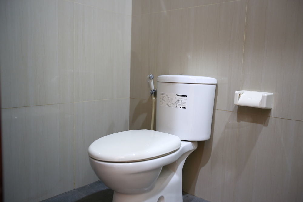 Reddoorz Plus Near Kelapa Dua Kebon Jeruk Jakarta Exterior photo
